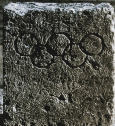 Piedra de Carl Diem en Delfos que generó falso mito | vía: Editorolimpico